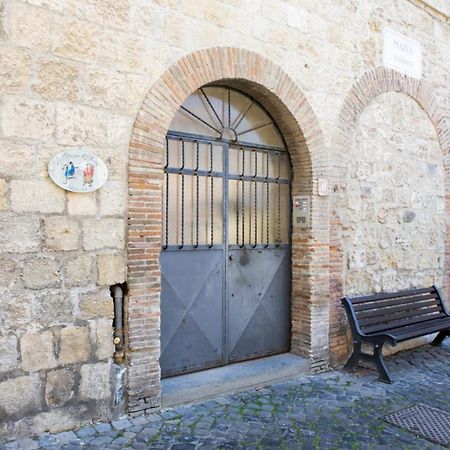 Bed and Breakfast La Maison D'Etrusque Tarquinia Exterior foto